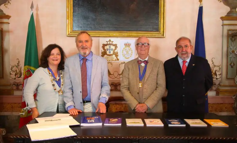 Ana Cristina Martins, Presidente da Academia Portuguesa de Ex-Libris, João Coelho dos Santos e Vítor Escudero, Delegado em Portugal do Real Circolo Francesco II